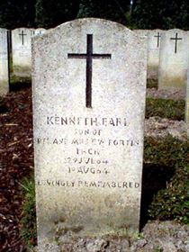 Original headstone prior to replacement in 2003