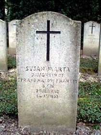 Original headstone prior to replacement in 2003