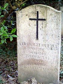 Original headstone prior to replacement in 2003