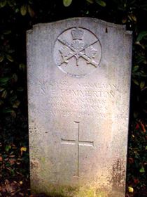 Original headstone prior to replacement in 2003