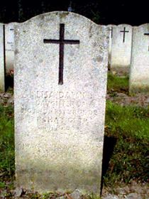Original headstone prior to replacement in 2003