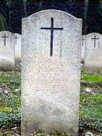 Original headstone prior to replacement in 2003