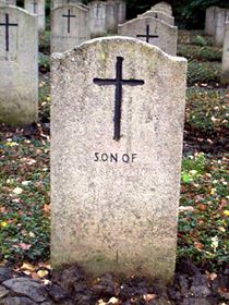 Original headstone prior to replacement in 2003