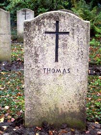 Original headstone prior to replacement in 2003