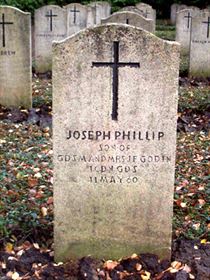 Original headstone prior to replacement in 2003