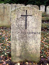 Original headstone prior to replacement in 2003