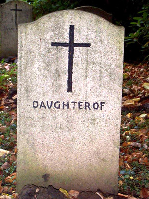 Pierre tombale originale, remplacée en 2003