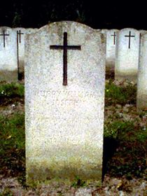 Original headstone prior to replacement in 2003