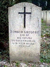 Original headstone prior to replacement in 2003