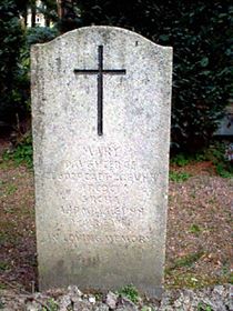 Original headstone prior to replacement in 2003