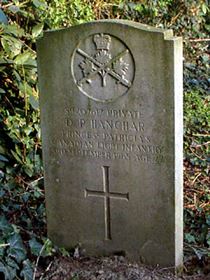 Original headstone prior to replacement in 2003