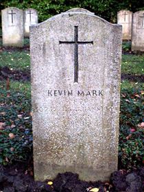 Original headstone prior to replacement in 2003