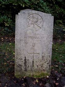 Pierre tombale originale, remplacée en 2003