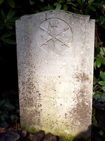 Original headstone prior to replacement in 2003