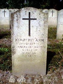 Original headstone prior to replacement in 2003