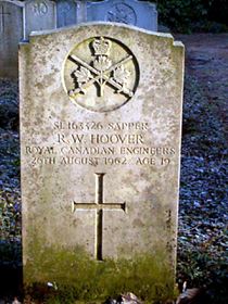 Original headstone prior to replacement in 2003