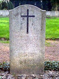 Original headstone prior to replacement in 2003