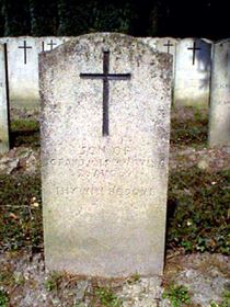 Pierre tombale originale, remplacée en 2003