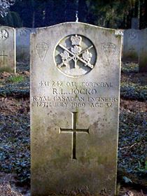 Original headstone prior to replacement in 2003