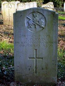 Original headstone prior to replacement in 2003