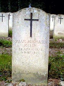 Original headstone prior to replacement in 2003