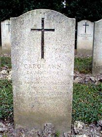 Original headstone prior to replacement in 2003