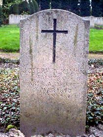 Original headstone prior to replacement in 2003