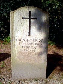 Original headstone prior to replacement in 2003