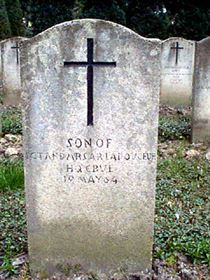 Original headstone prior to replacement in 2003