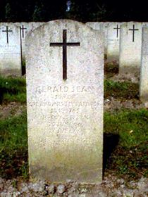 Original headstone prior to replacement in 2003
