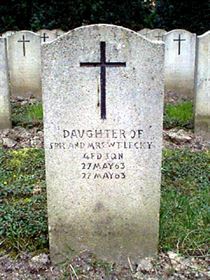 Original headstone prior to replacement in 2003