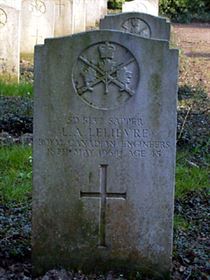 Pierre tombale originale, remplacée en 2003