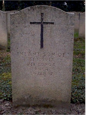 Original headstone prior to replacement in 2003