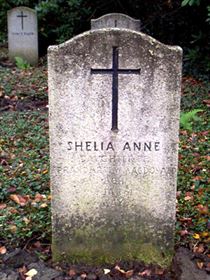 Original headstone prior to replacement in 2003