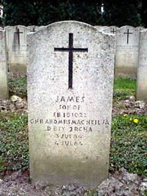 Original headstone prior to replacement in 2003