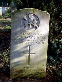 Original headstone prior to replacement in 2003