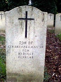 Original headstone prior to replacement in 2003