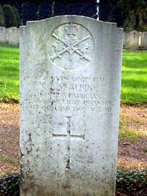 Original headstone prior to replacement in 2003