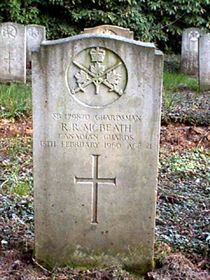 Original headstone prior to replacement in 2003