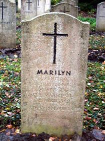 Pierre tombale originale, remplacée en 2003