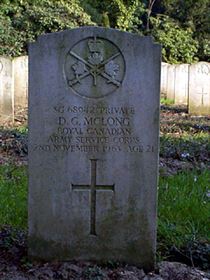 Original headstone prior to replacement in 2003