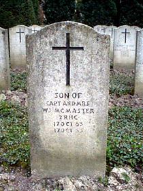 Original headstone prior to replacement in 2003