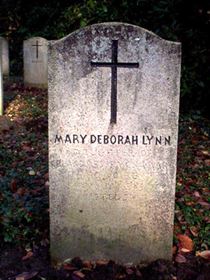 Original headstone prior to replacement in 2003