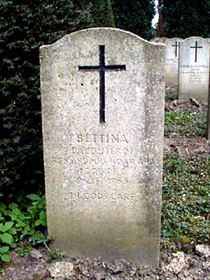 Pierre tombale originale, remplacée en 2003