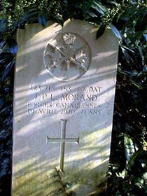 Pierre tombale originale, remplacée en 2003