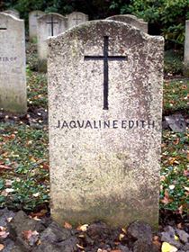 Pierre tombale originale, remplacée en 2003