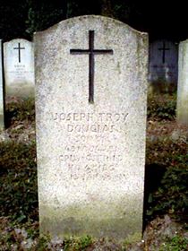 Original headstone prior to replacement in 2003