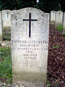 Original headstone prior to replacement in 2003