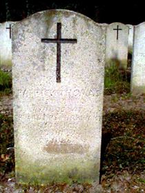 Original headstone prior to replacement in 2003