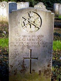 Original headstone prior to replacement in 2003